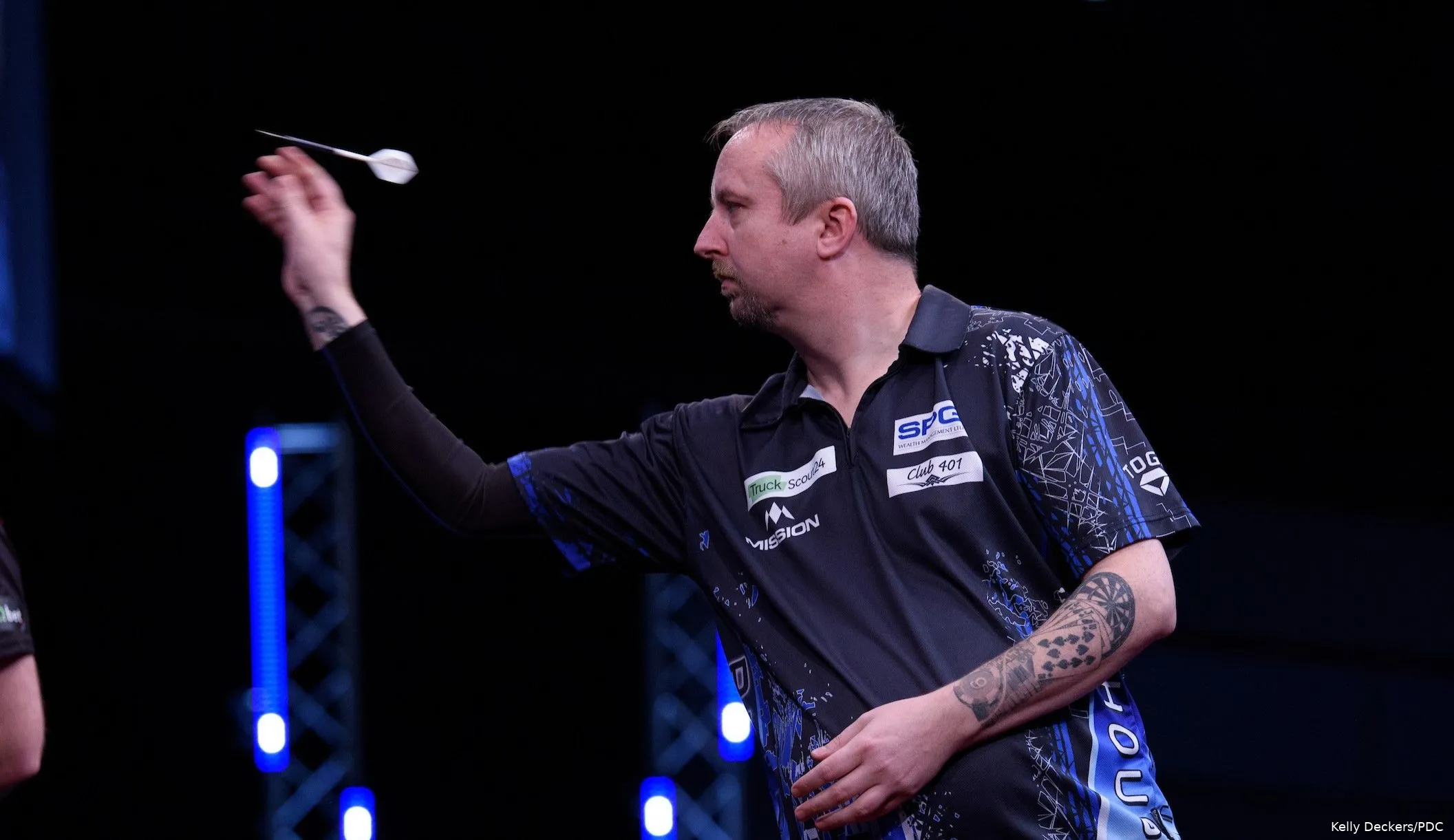 Ruthless Ritchie Edhouse pummels Gary Anderson to set up Woodhouse semi